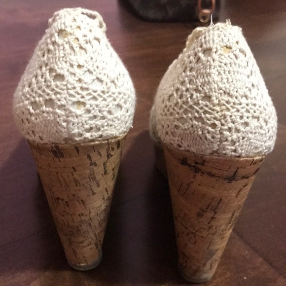 Lace Wedges Size 8.5 - Picture 4 of 4